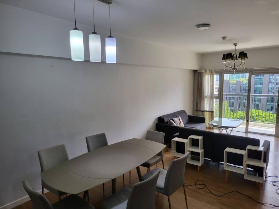 Luxury @ Bgc Sleeps 6 Comfortably Fast Wifi Pool! Apartment Manila Bagian luar foto