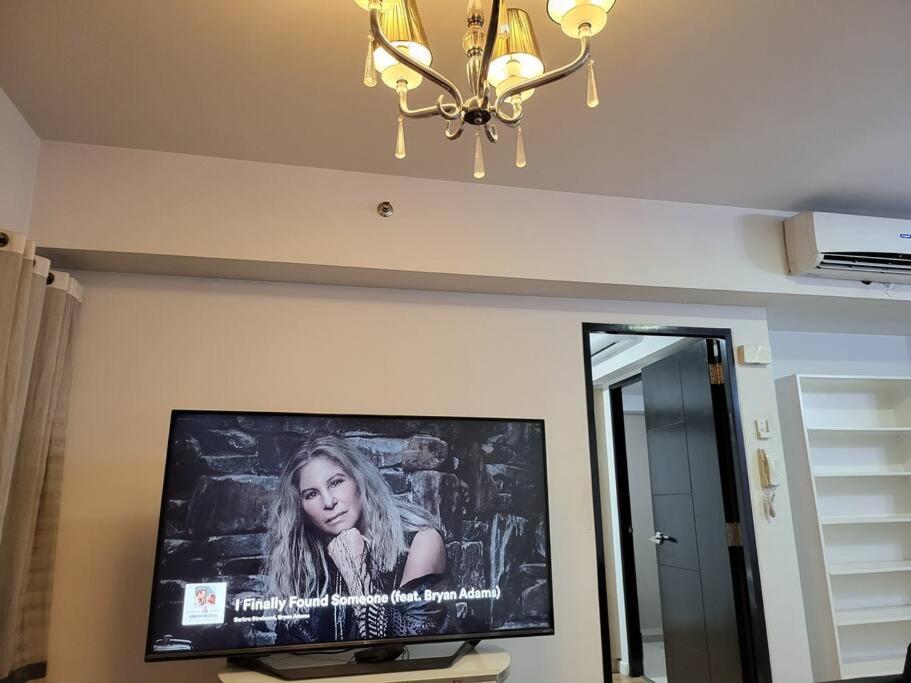 Luxury @ Bgc Sleeps 6 Comfortably Fast Wifi Pool! Apartment Manila Bagian luar foto