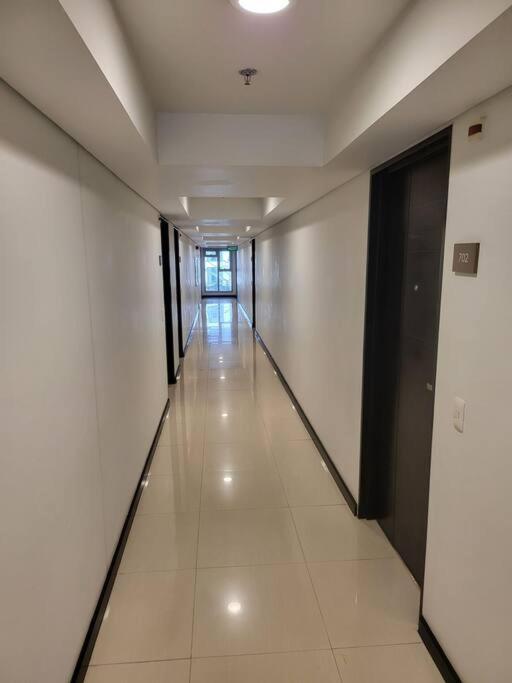 Luxury @ Bgc Sleeps 6 Comfortably Fast Wifi Pool! Apartment Manila Bagian luar foto
